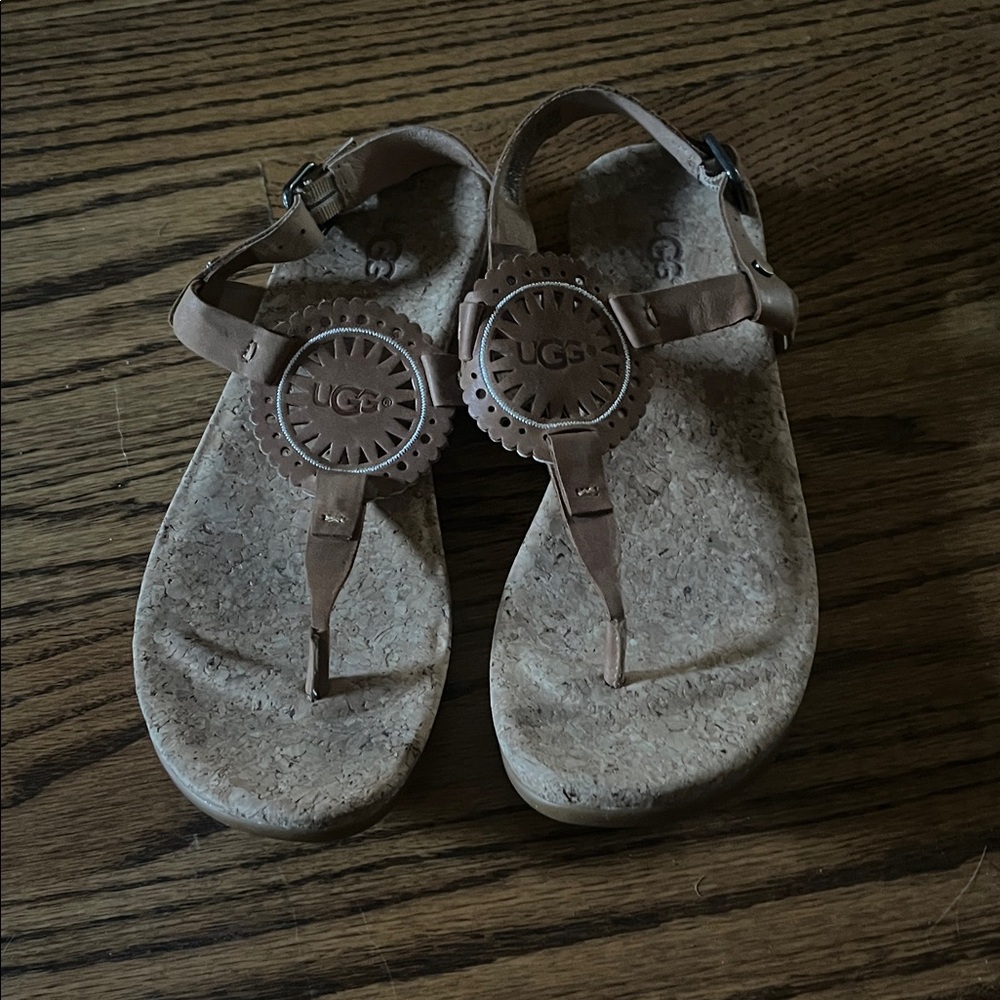 UGG Girls Tan T-Strap Logo Sandals